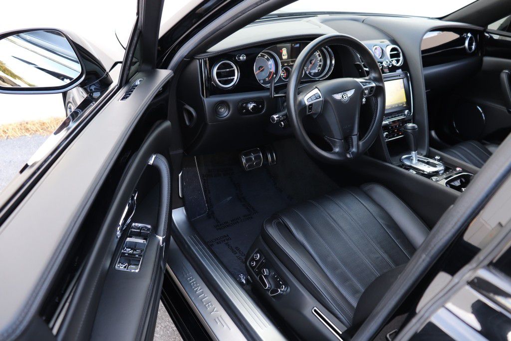 Photo 16 of this BENTLEY FLYING SPUR