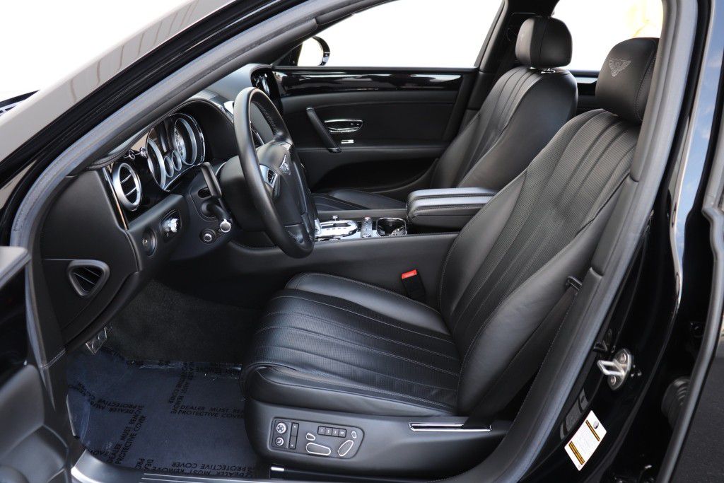 Photo 18 of this BENTLEY FLYING SPUR