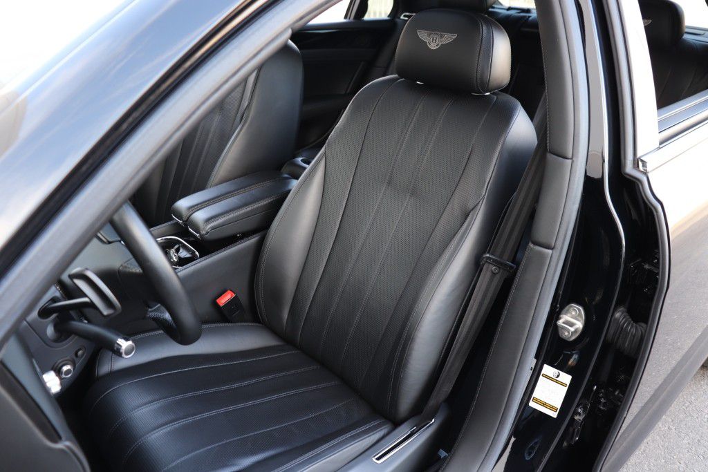 Photo 19 of this BENTLEY FLYING SPUR