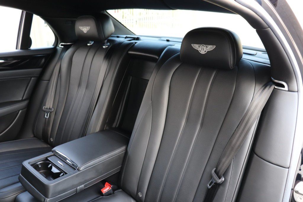 Photo 22 of this BENTLEY FLYING SPUR