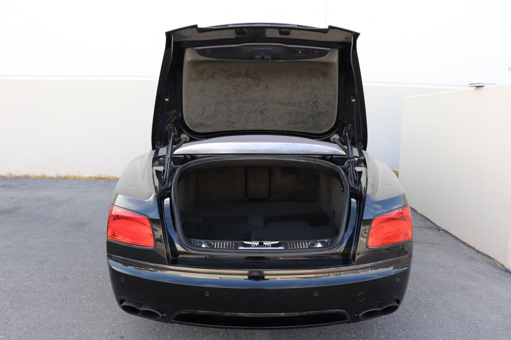 Photo 23 of this BENTLEY FLYING SPUR