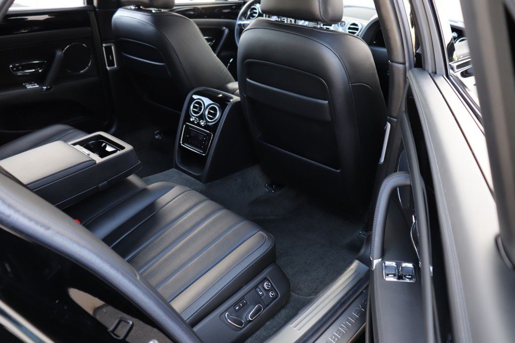 Photo 27 of this BENTLEY FLYING SPUR