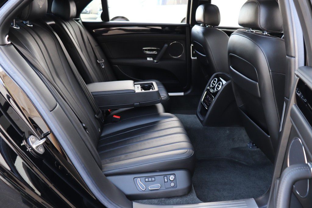 Photo 28 of this BENTLEY FLYING SPUR