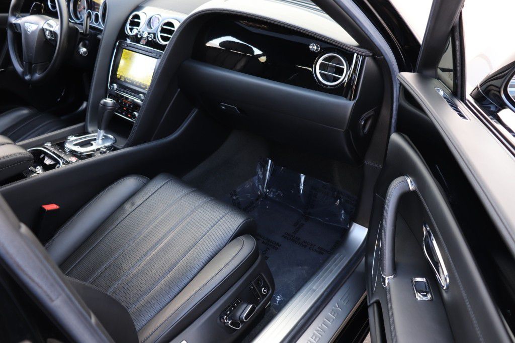Photo 30 of this BENTLEY FLYING SPUR