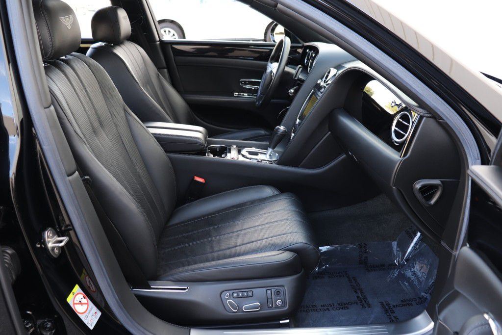 Photo 32 of this BENTLEY FLYING SPUR