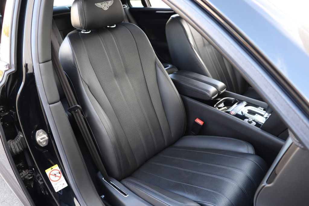 Photo 33 of this BENTLEY FLYING SPUR