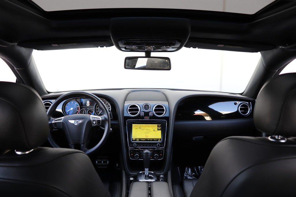 Photo 34 of this BENTLEY FLYING SPUR