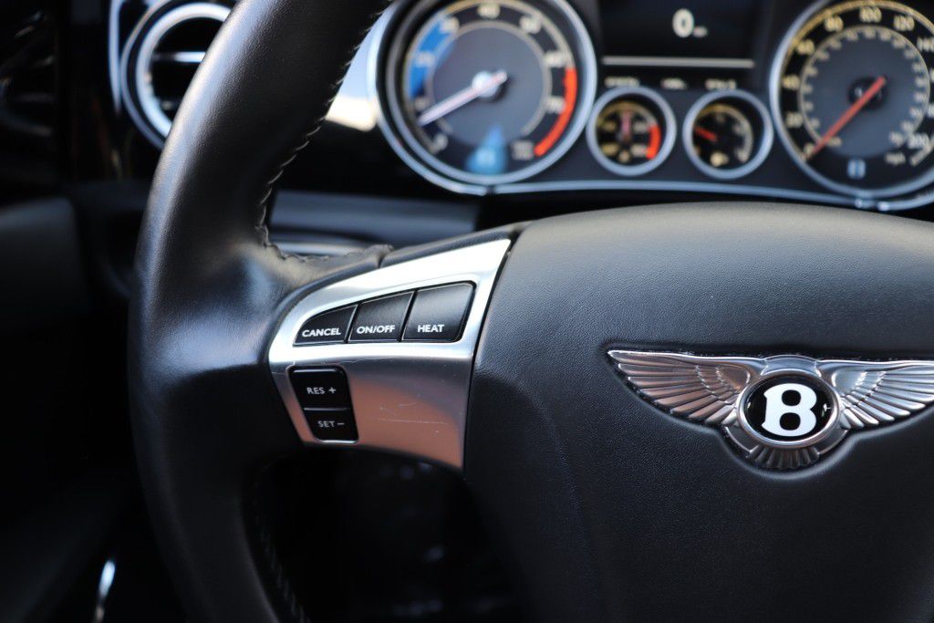 Photo 38 of this BENTLEY FLYING SPUR