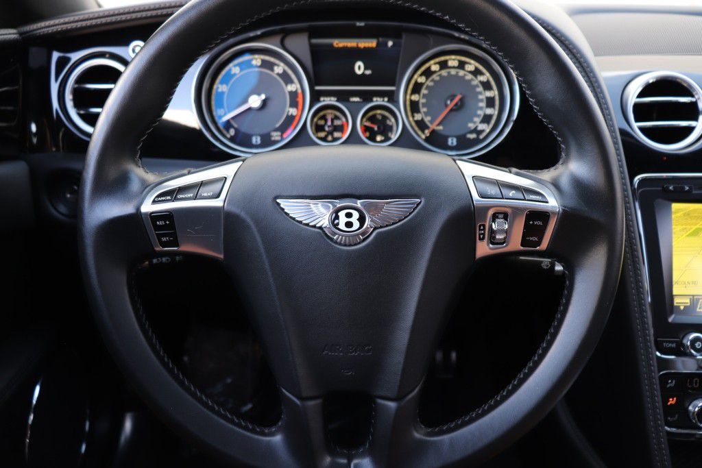 Photo 39 of this BENTLEY FLYING SPUR