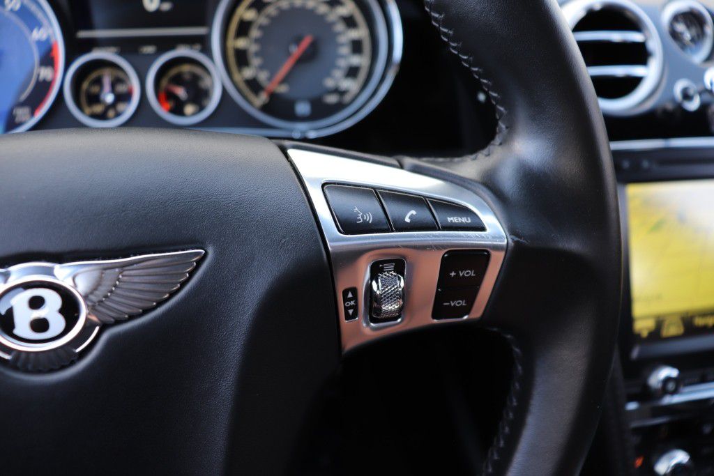 Photo 40 of this BENTLEY FLYING SPUR