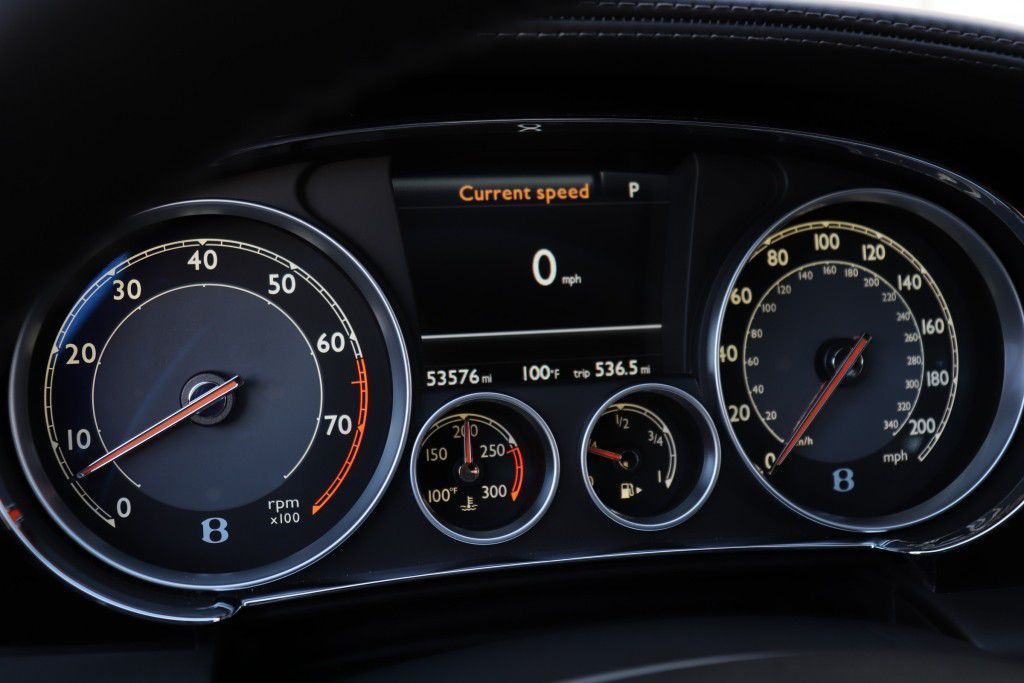 Photo 41 of this BENTLEY FLYING SPUR