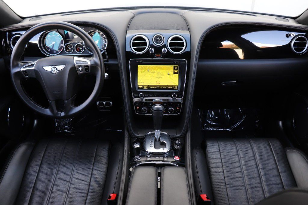 Photo 43 of this BENTLEY FLYING SPUR