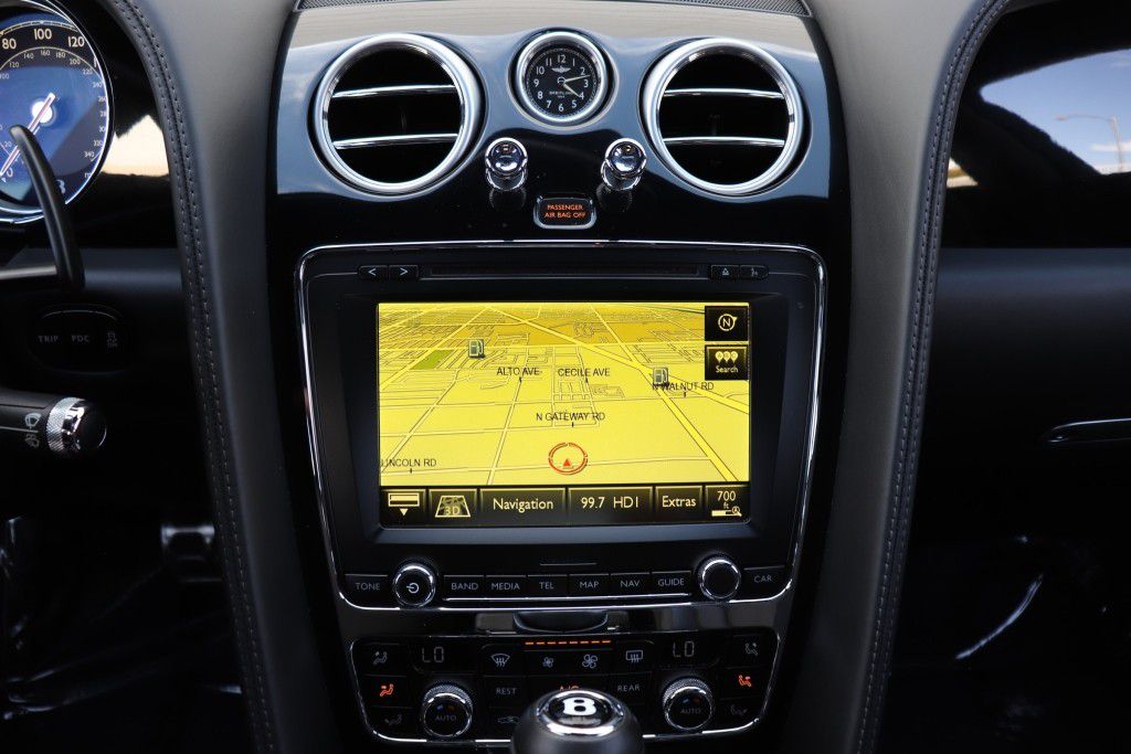 Photo 45 of this BENTLEY FLYING SPUR