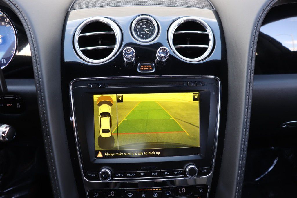 Photo 46 of this BENTLEY FLYING SPUR