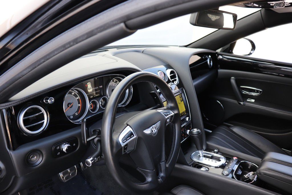 Photo 47 of this BENTLEY FLYING SPUR