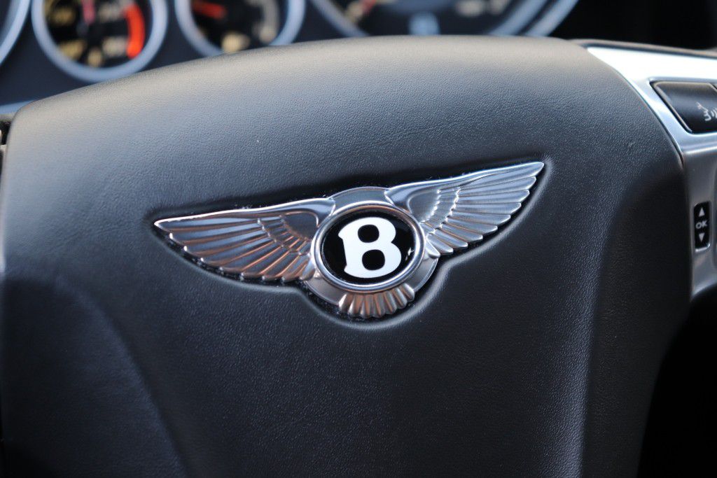 Photo 48 of this BENTLEY FLYING SPUR