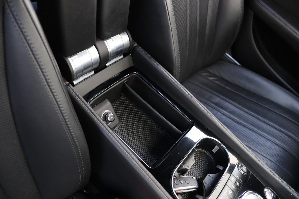 Photo 53 of this BENTLEY FLYING SPUR