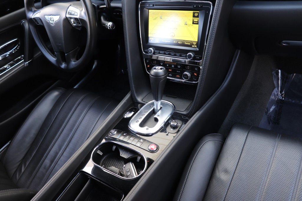 Photo 54 of this BENTLEY FLYING SPUR