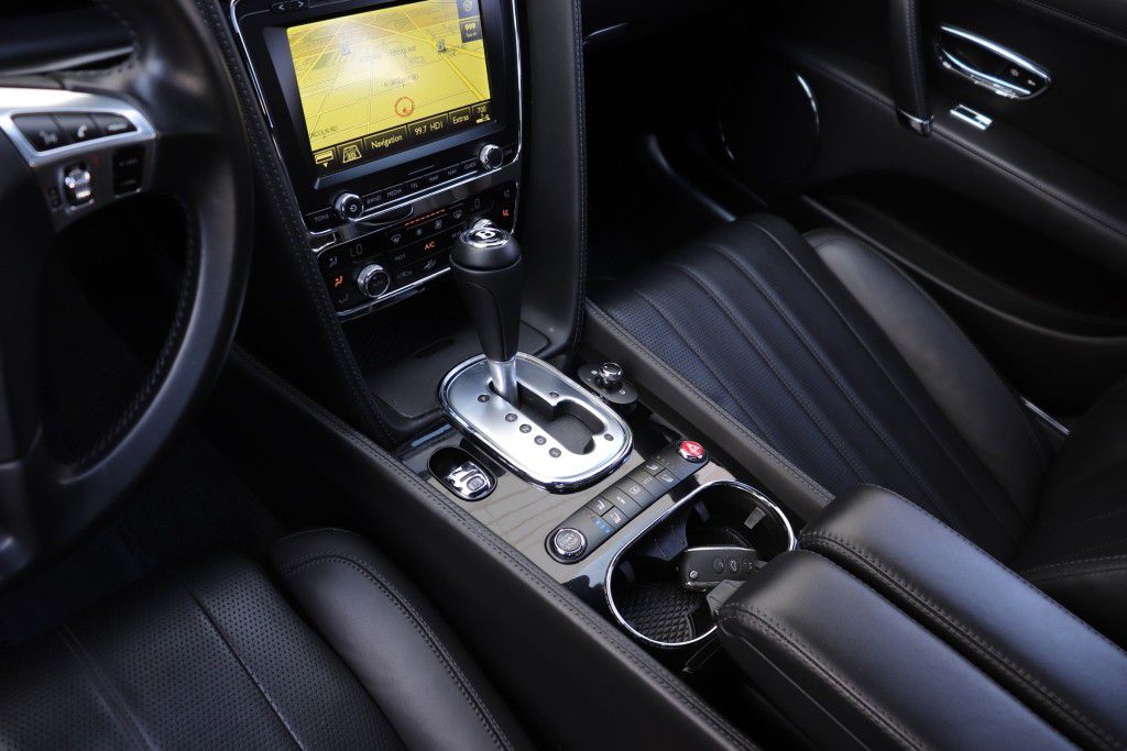 Photo 55 of this BENTLEY FLYING SPUR
