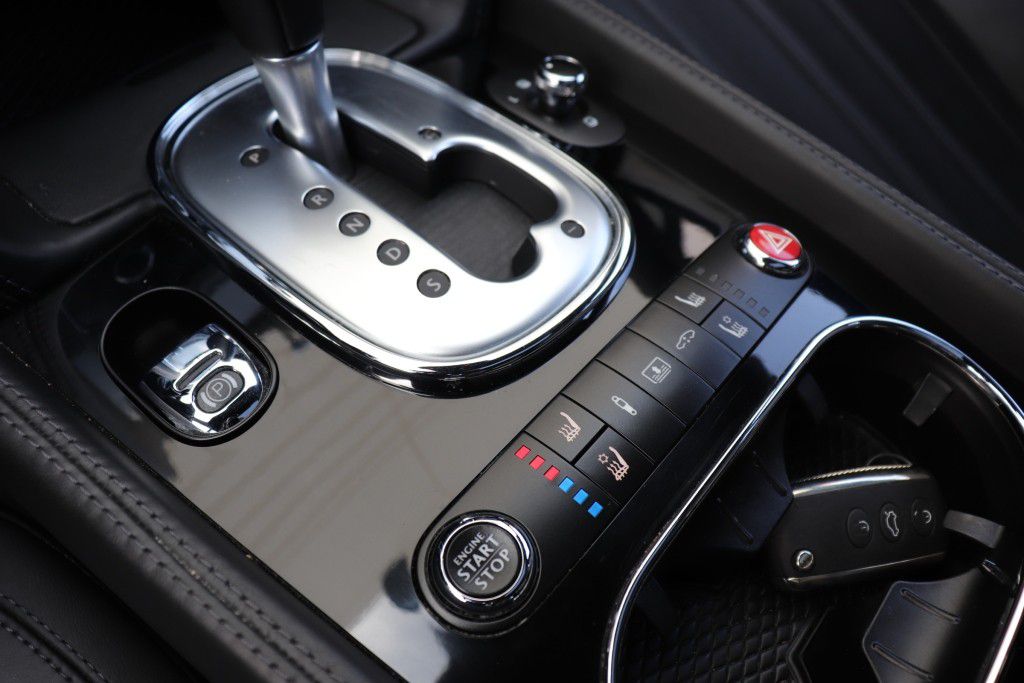 Photo 56 of this BENTLEY FLYING SPUR
