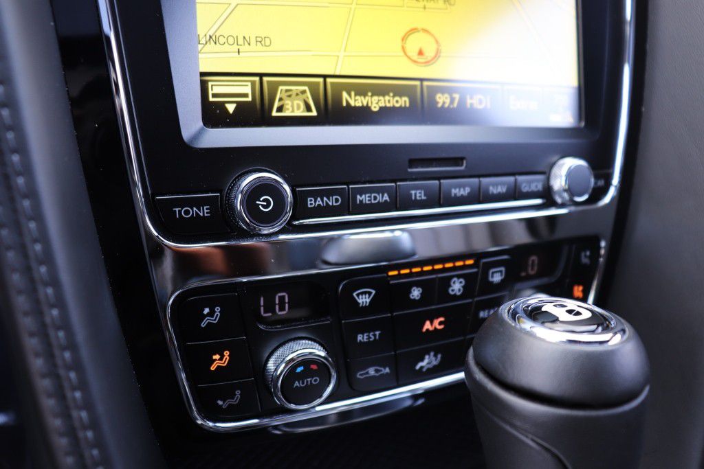 Photo 57 of this BENTLEY FLYING SPUR