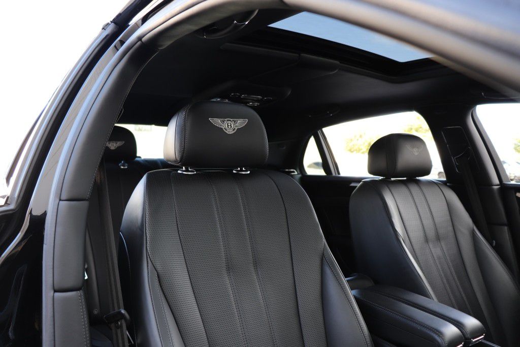 Photo 60 of this BENTLEY FLYING SPUR