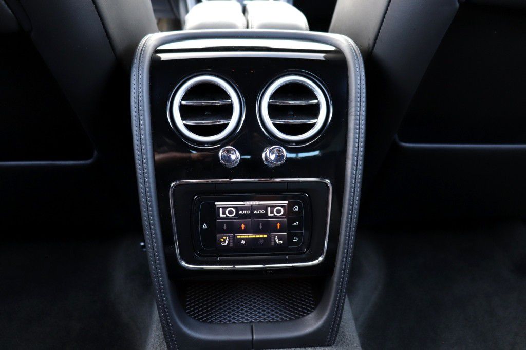Photo 69 of this BENTLEY FLYING SPUR