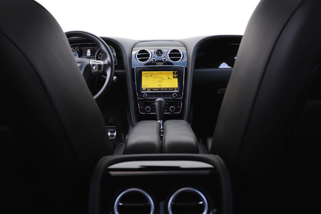 Photo 71 of this BENTLEY FLYING SPUR