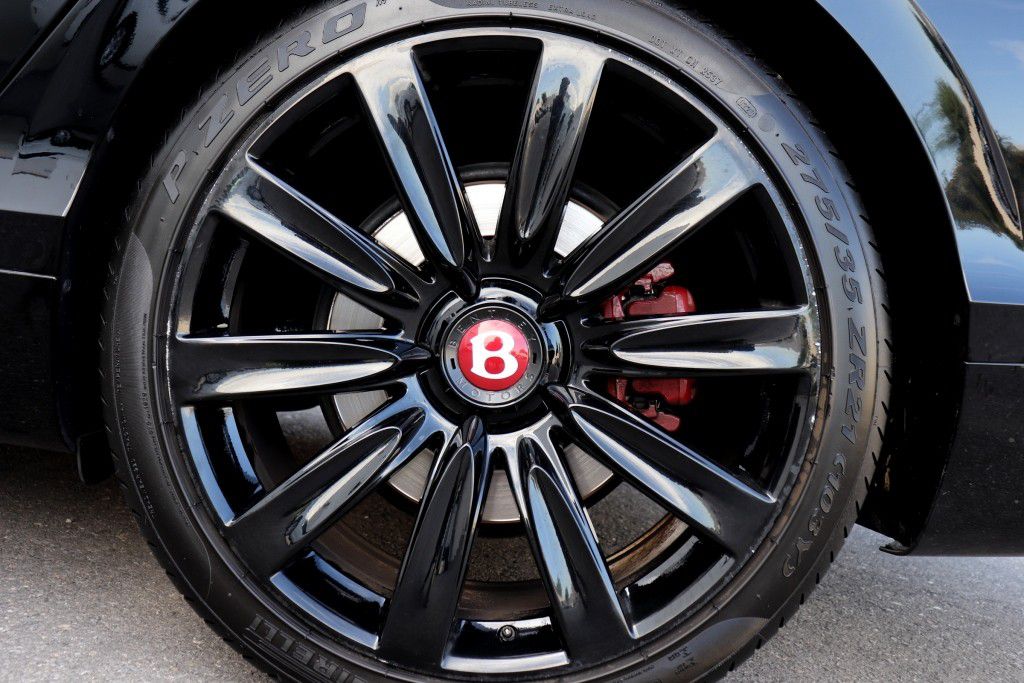 Photo 92 of this BENTLEY FLYING SPUR