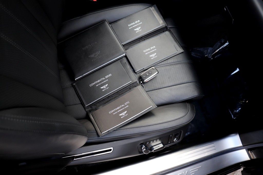 Photo 95 of this BENTLEY FLYING SPUR