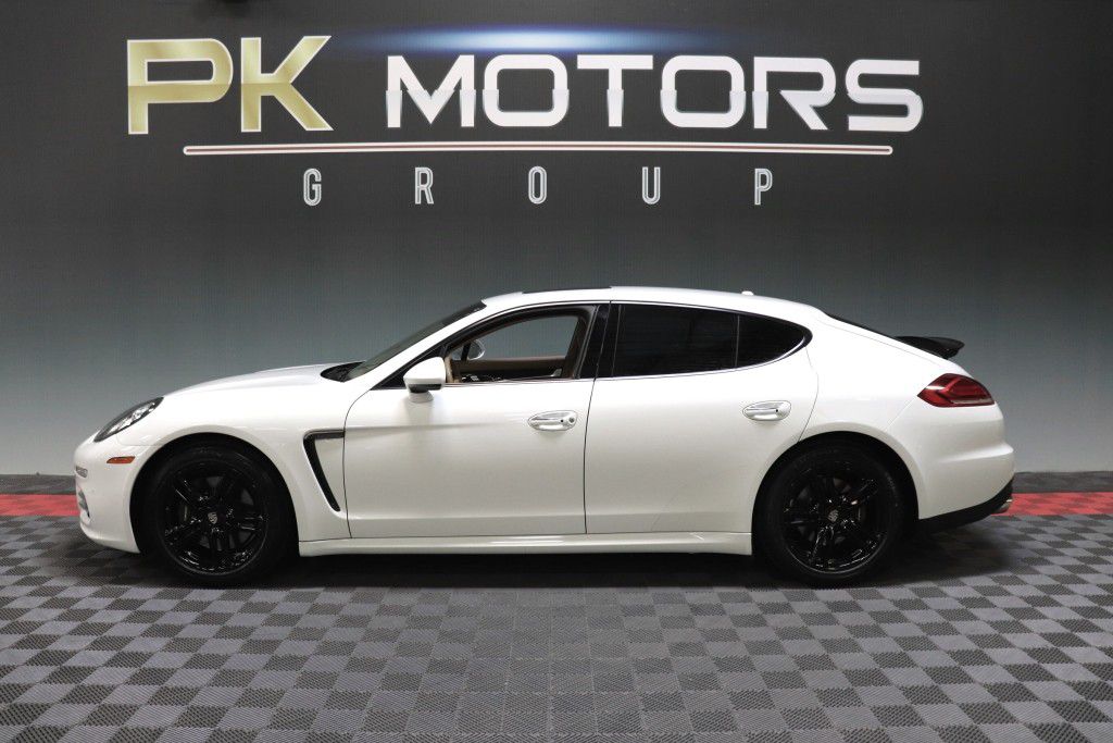 Photo 3 of this PORSCHE PANAMERA