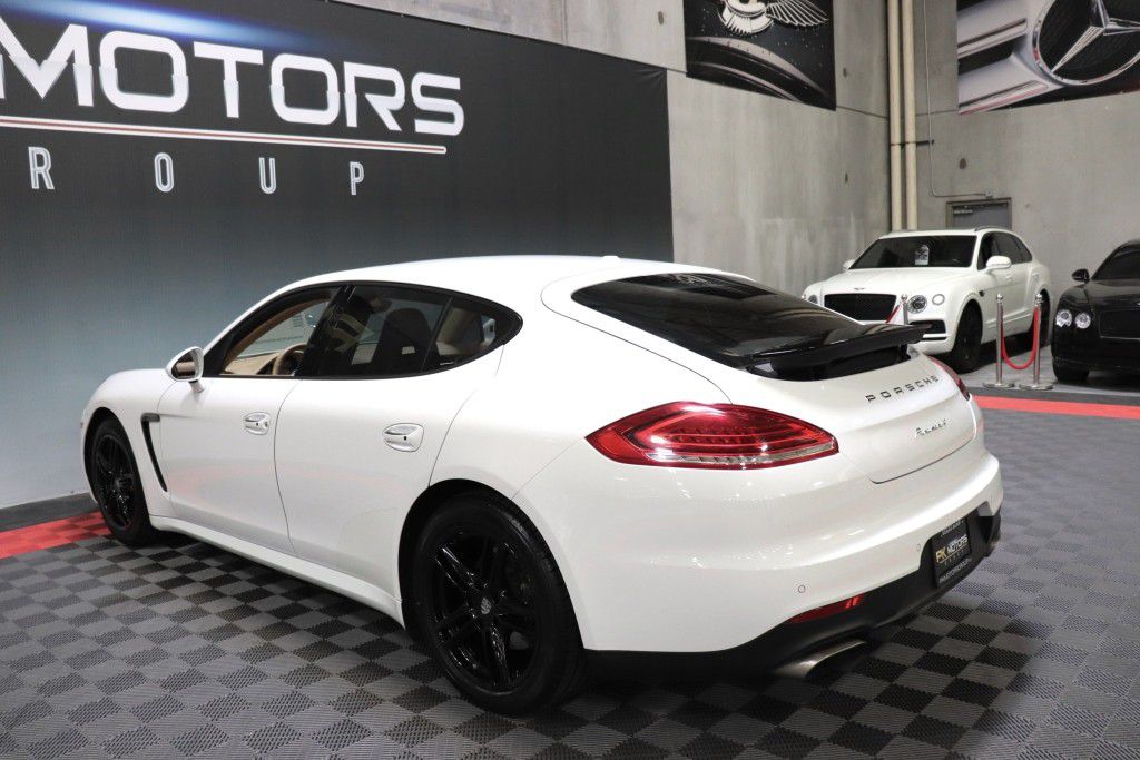 Photo 4 of this PORSCHE PANAMERA