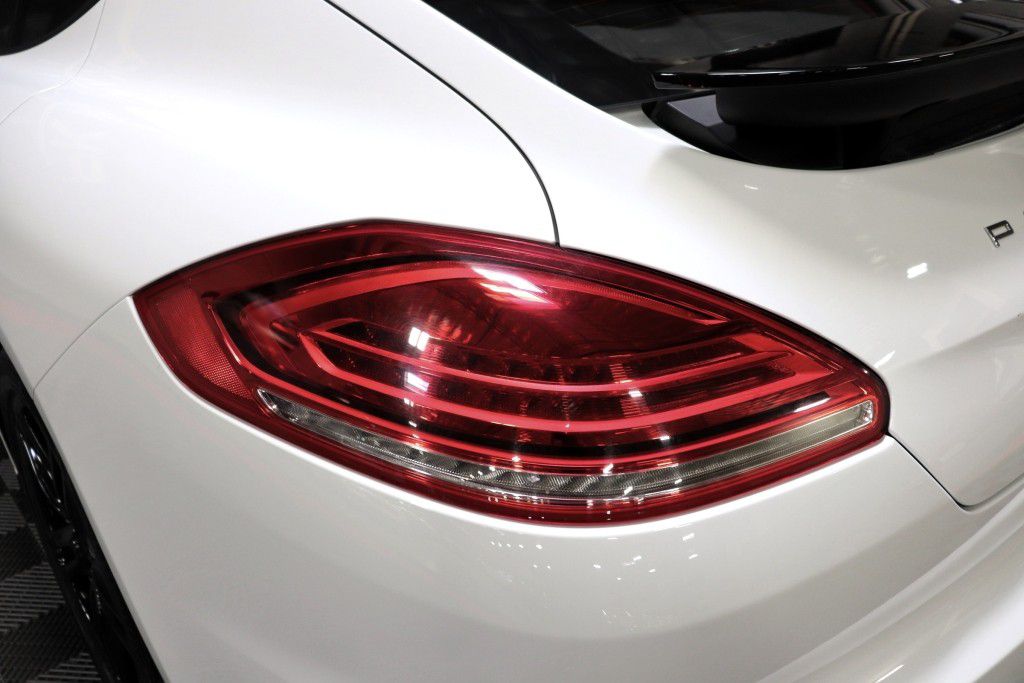 Photo 5 of this PORSCHE PANAMERA