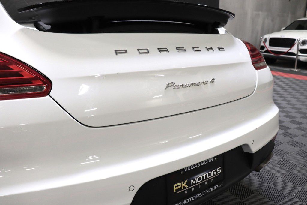 Photo 6 of this PORSCHE PANAMERA