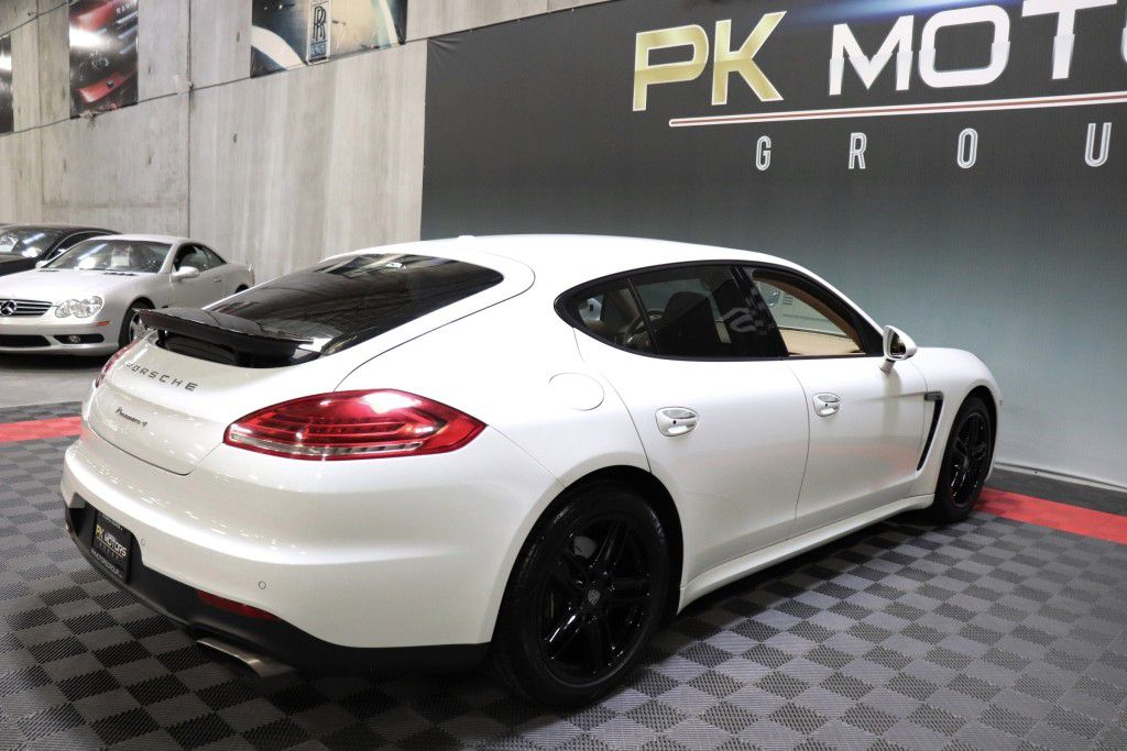 Photo 9 of this PORSCHE PANAMERA