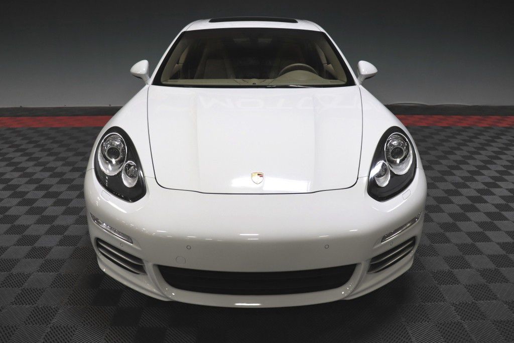 Photo 12 of this PORSCHE PANAMERA