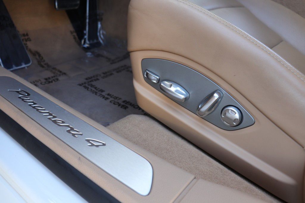 Photo 16 of this PORSCHE PANAMERA