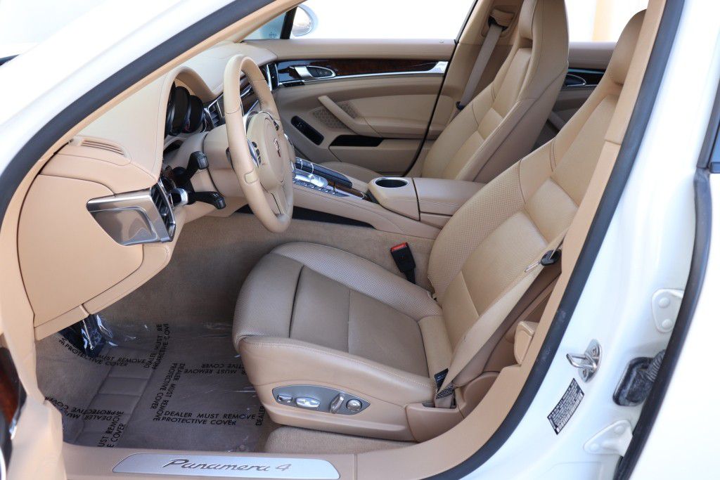 Photo 17 of this PORSCHE PANAMERA