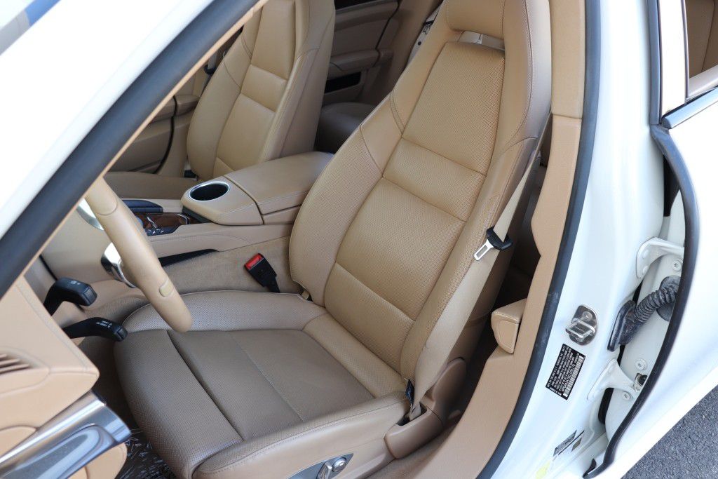 Photo 18 of this PORSCHE PANAMERA