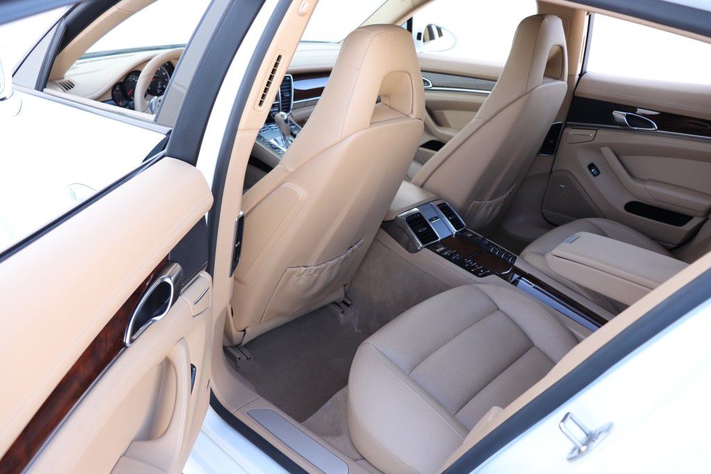 Photo 19 of this PORSCHE PANAMERA