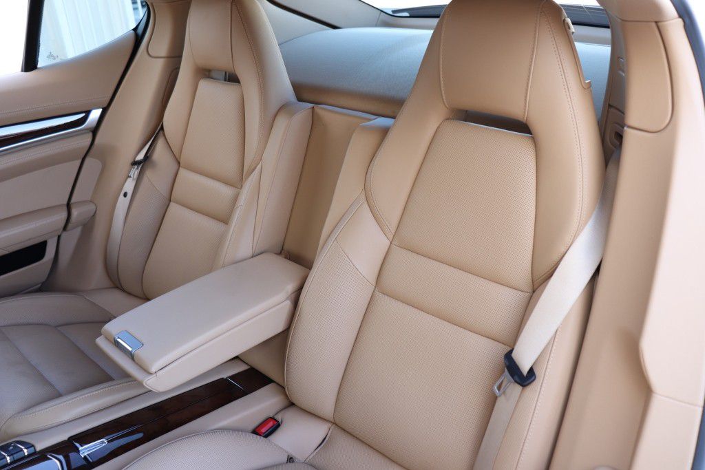 Photo 21 of this PORSCHE PANAMERA