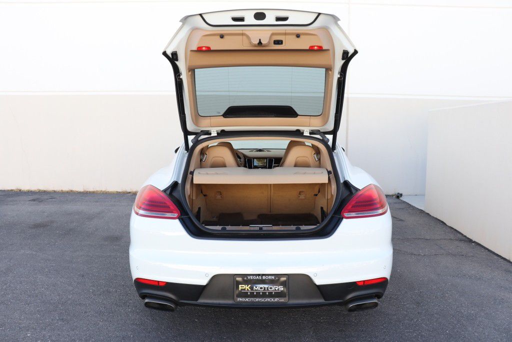 Photo 22 of this PORSCHE PANAMERA
