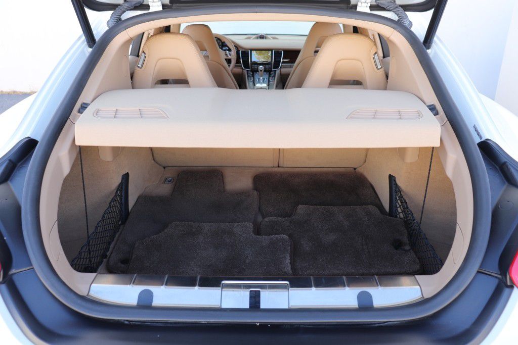 Photo 25 of this PORSCHE PANAMERA