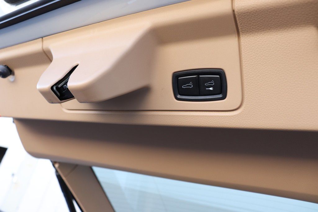 Photo 27 of this PORSCHE PANAMERA