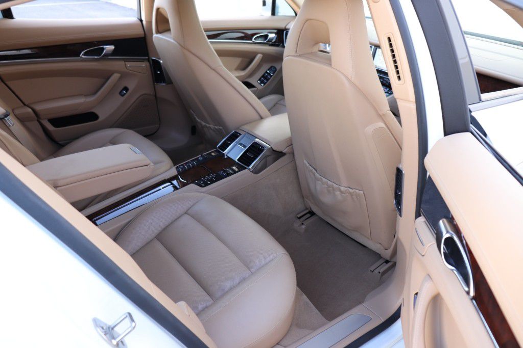 Photo 28 of this PORSCHE PANAMERA