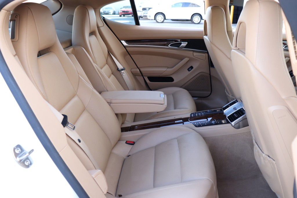 Photo 29 of this PORSCHE PANAMERA