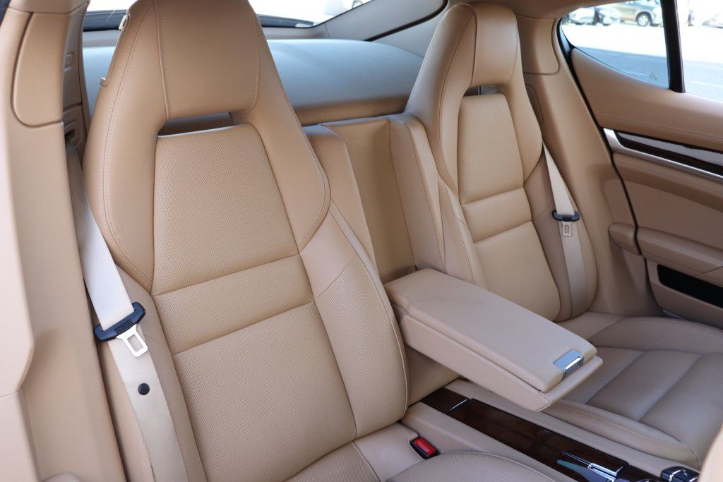 Photo 30 of this PORSCHE PANAMERA