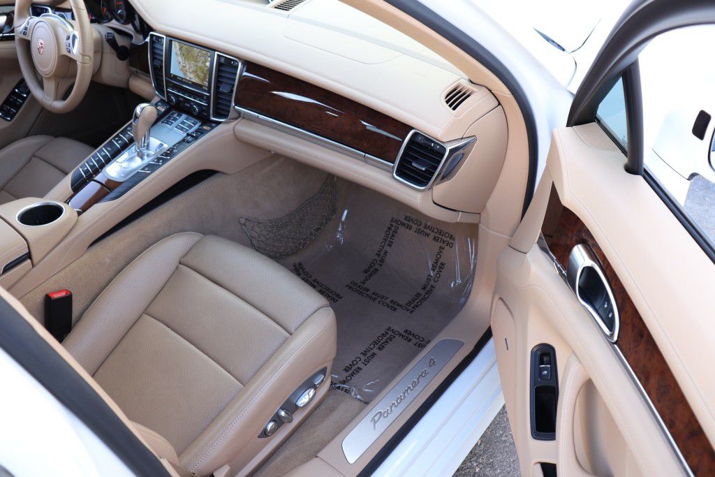 Photo 31 of this PORSCHE PANAMERA