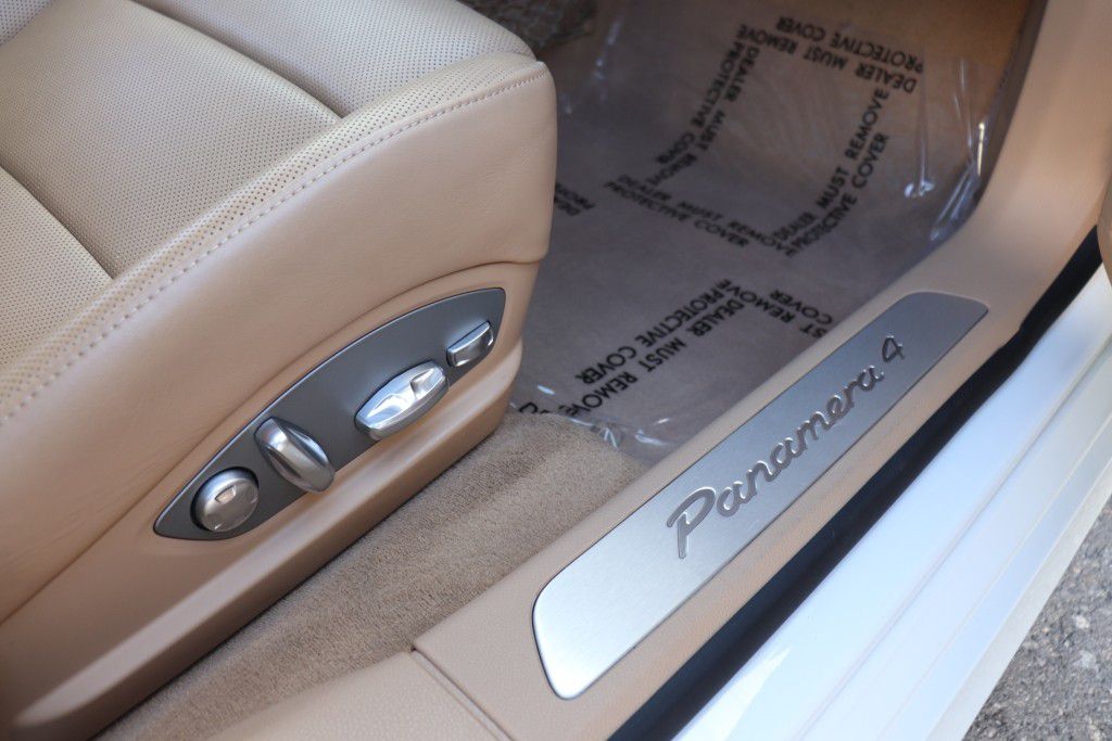 Photo 32 of this PORSCHE PANAMERA