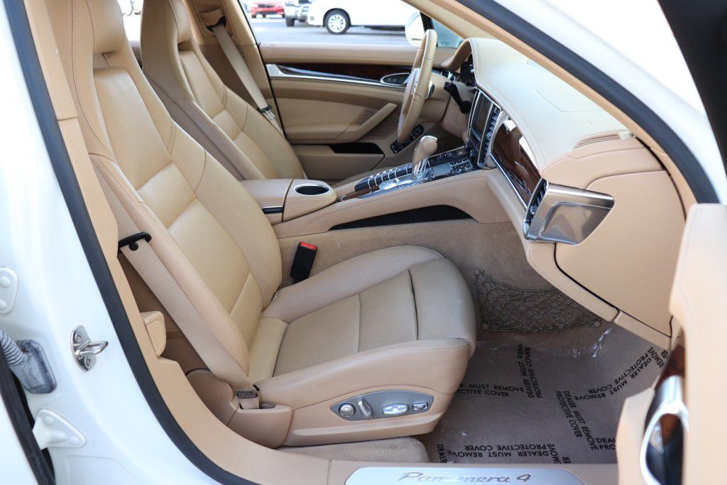 Photo 33 of this PORSCHE PANAMERA